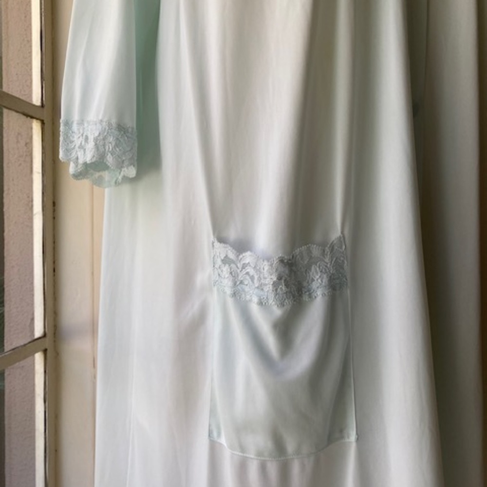 Vintage Shadow Line Powder Blue Nylon Robe - Picture 6 of 13